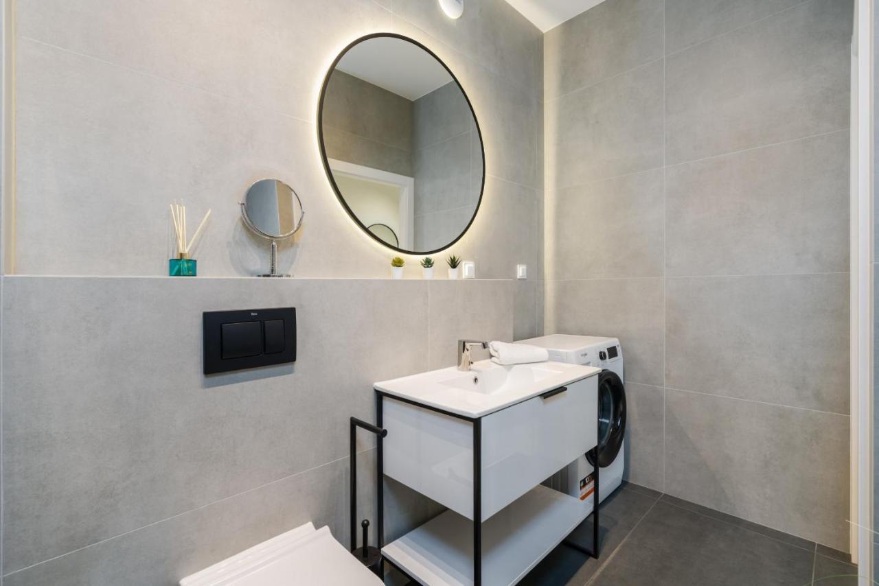 Apartment Widokowy Wojciechowskiego Parking I Loggia By Renters Prestige Poznan